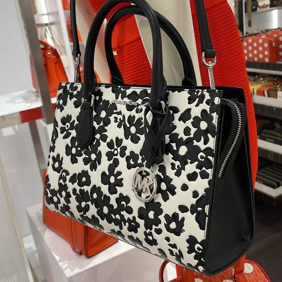 Michael Kors Sheila Medium Sequined Floral Print CZ Satchel
Black
NWT - Picture 10 of 16